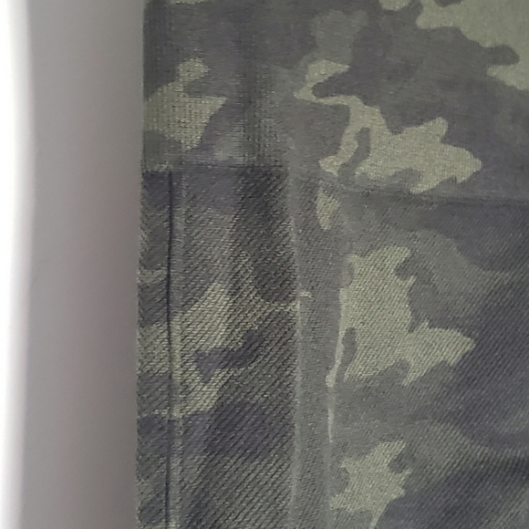 SPANX Look At Me Now Seamless Green Camo Crop Legging XS - Picture 4 of 9